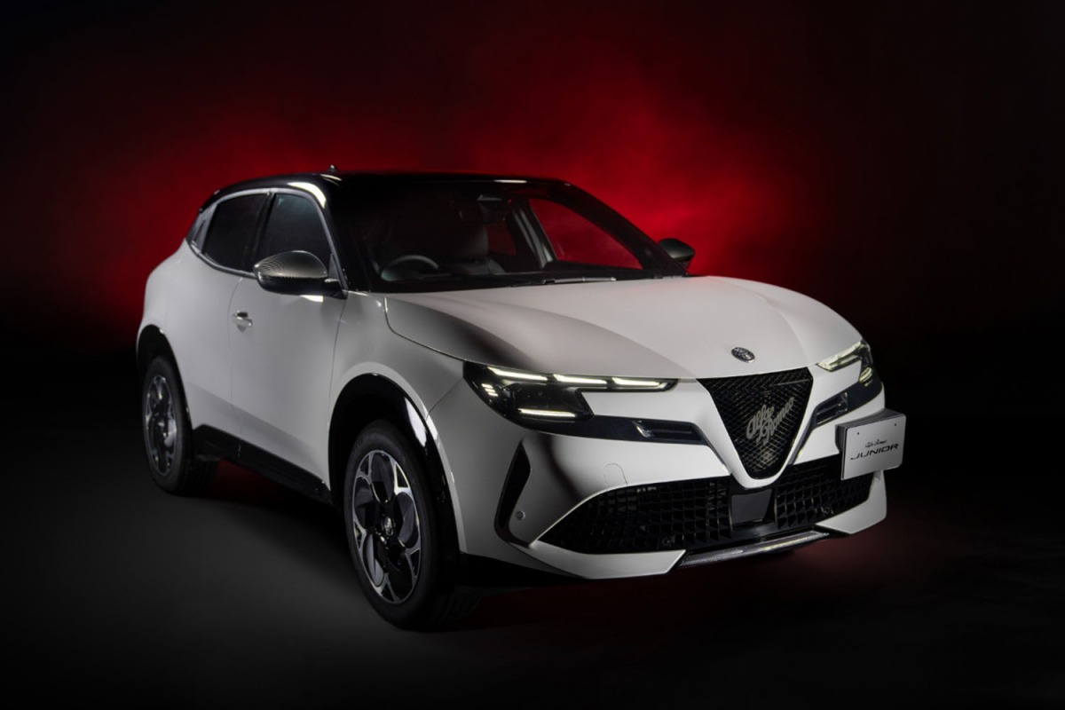 限定車『アルファ・ロメオ・ジュニア・イブリダ・エディツィオーネ・ビアンコ』。