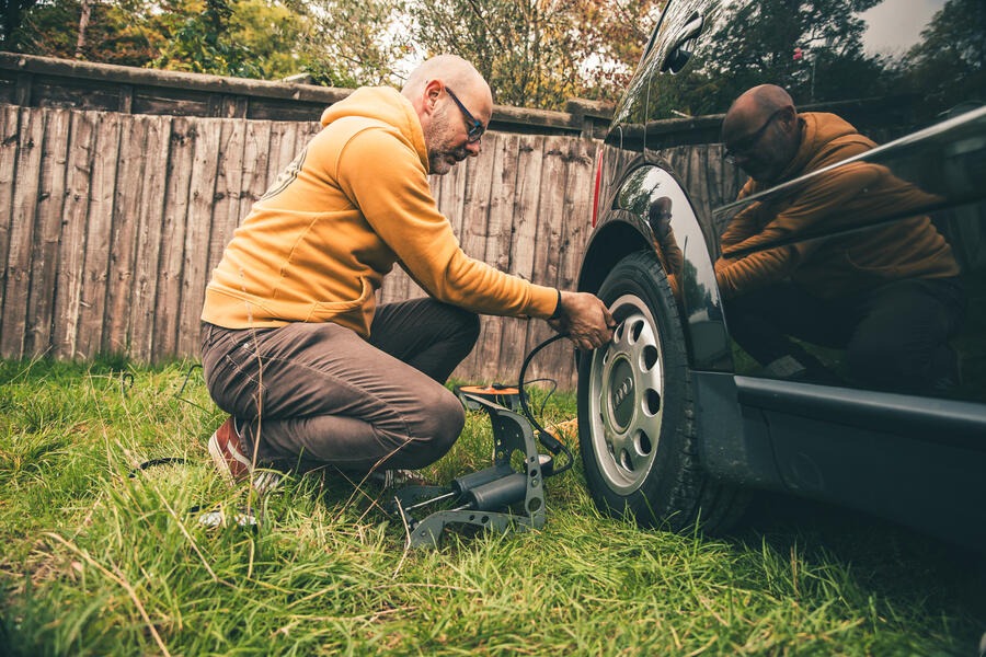 チャレンジに先立ち、タイヤ空気圧は40psi（280kPa）とした。