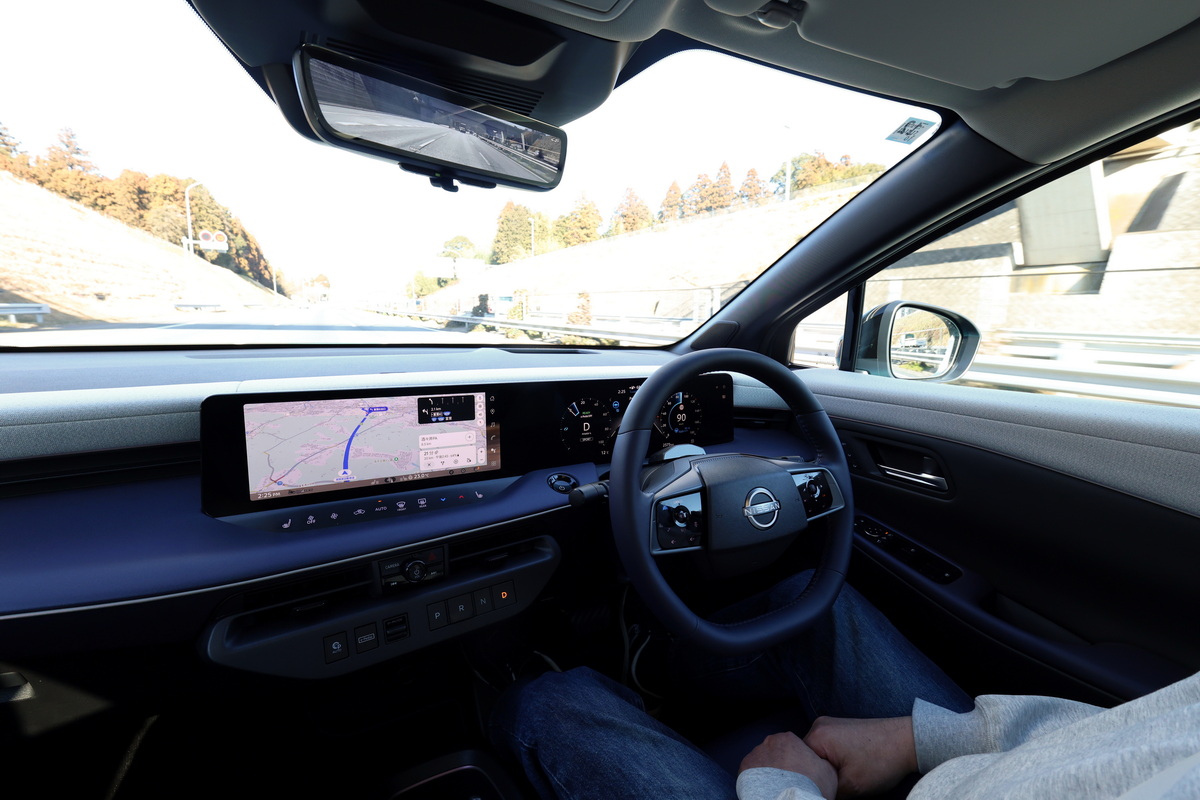 プロパイロット2.0を使用したハンズオフ走行（周囲の安全を十分に確認した上でテストしています）。