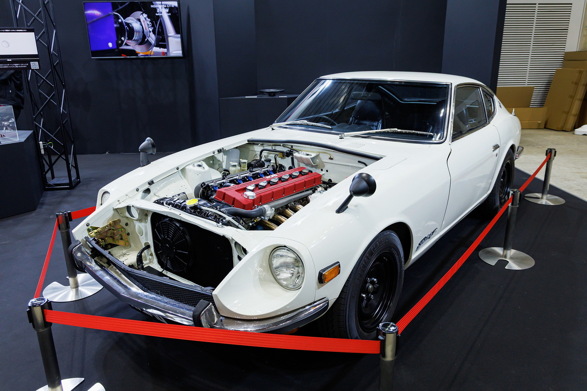DOHCヘッドを搭載したS30型フェアレディZを展示。