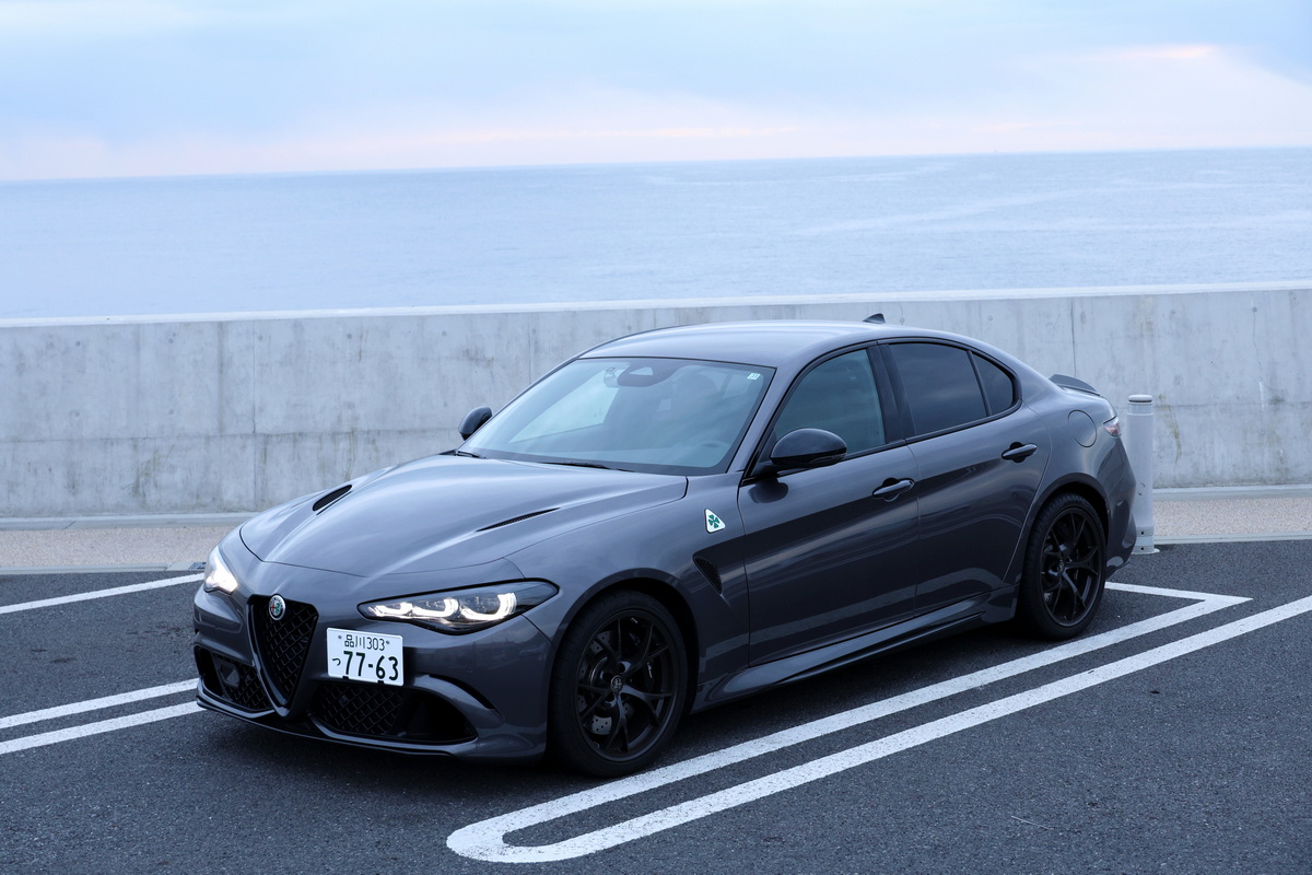 取材車となった限定車、『アルファ・ロメオ・ジュリア・クアドリフォリオ・エストレマ』。