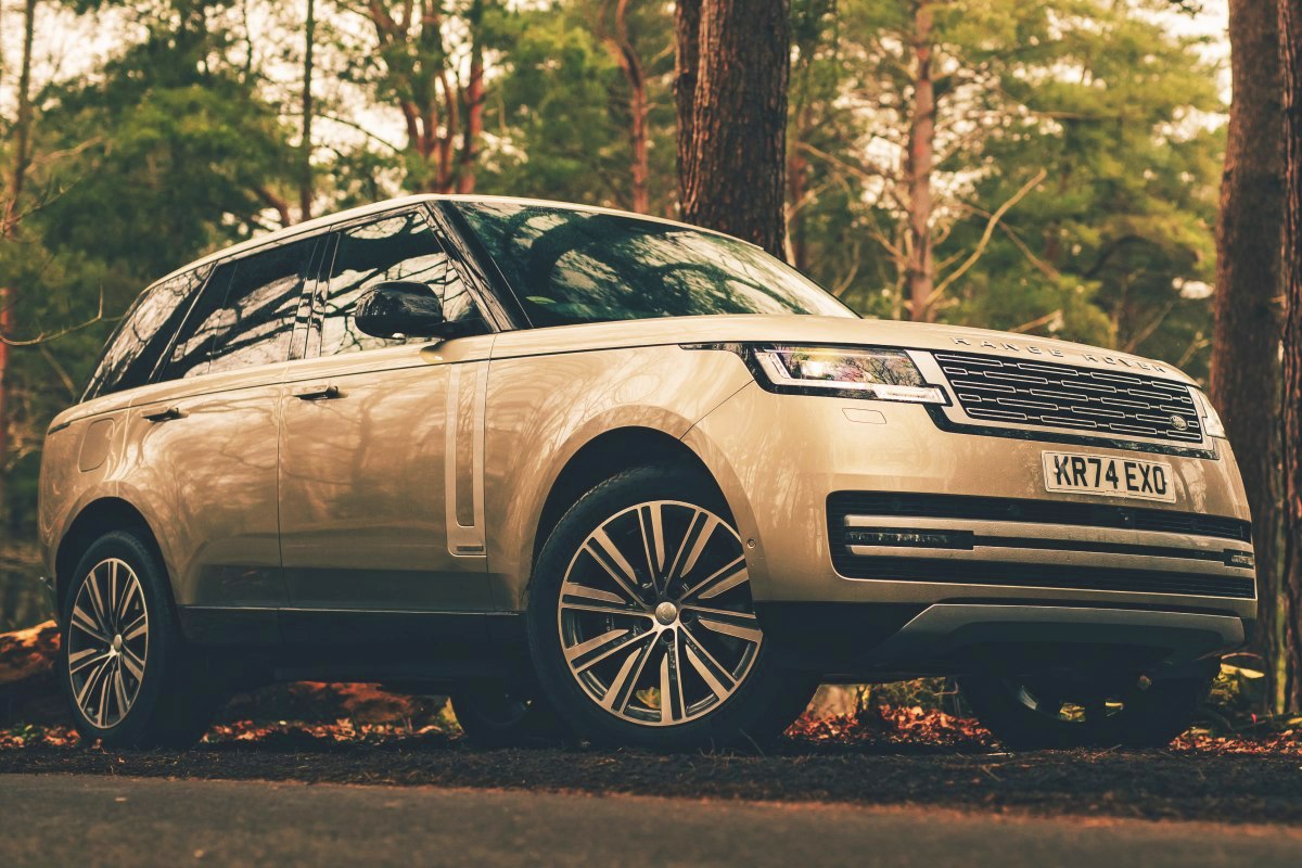 レンジローバー P550e（英国仕様）