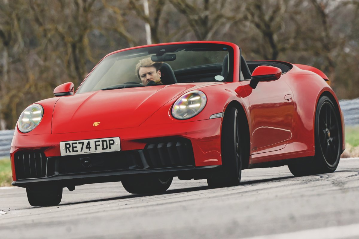 ポルシェ911 カレラ4 GTSカブリオレ(英国仕様)