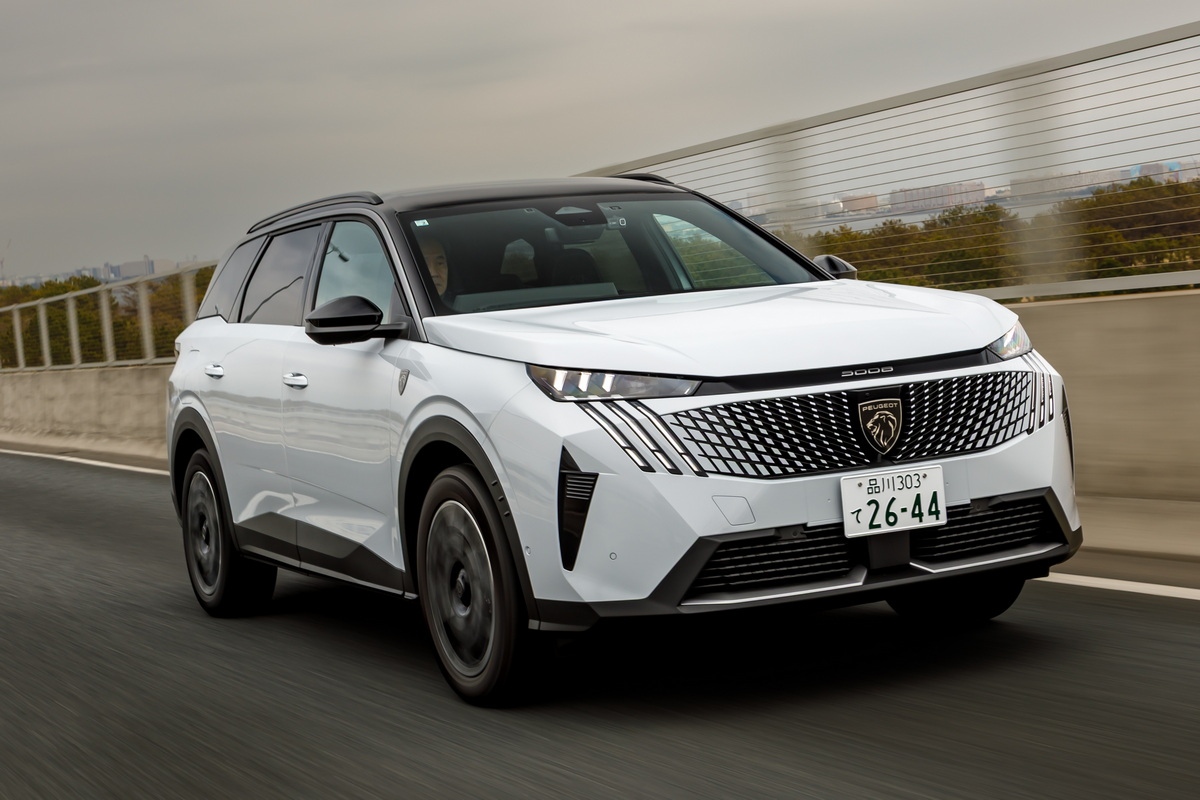 2月20日に日本でも発売開始となった3代目『プジョー5008』。