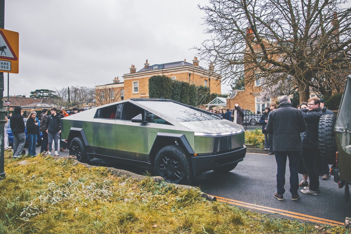 サウスサイド・ハッスルへやって来たサイバートラック