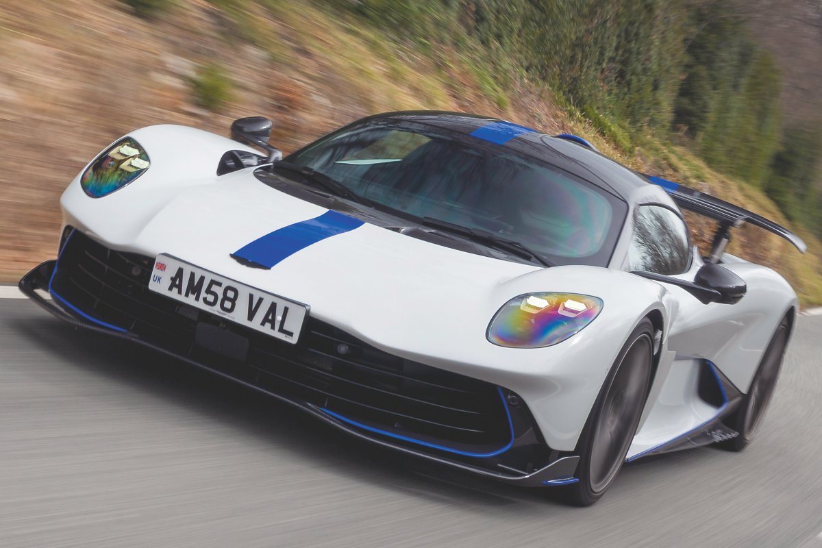 アストン マーティン・ヴァルハラ(英国仕様)