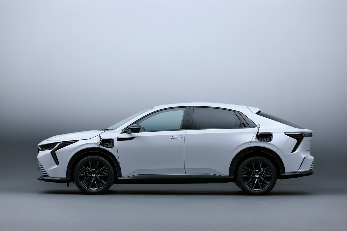 4代目『ホンダ・インサイト』を発売。