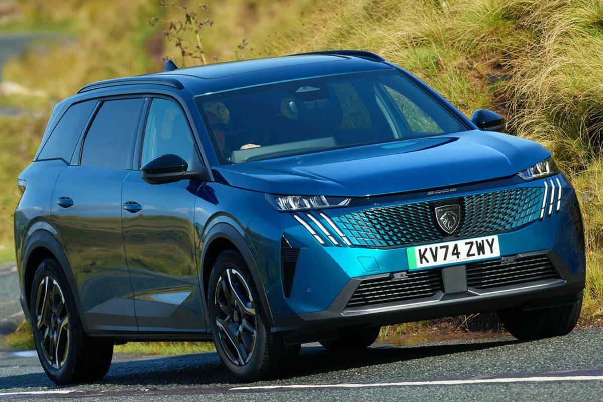 プジョー E-5008 GT 73kWh（英国仕様）