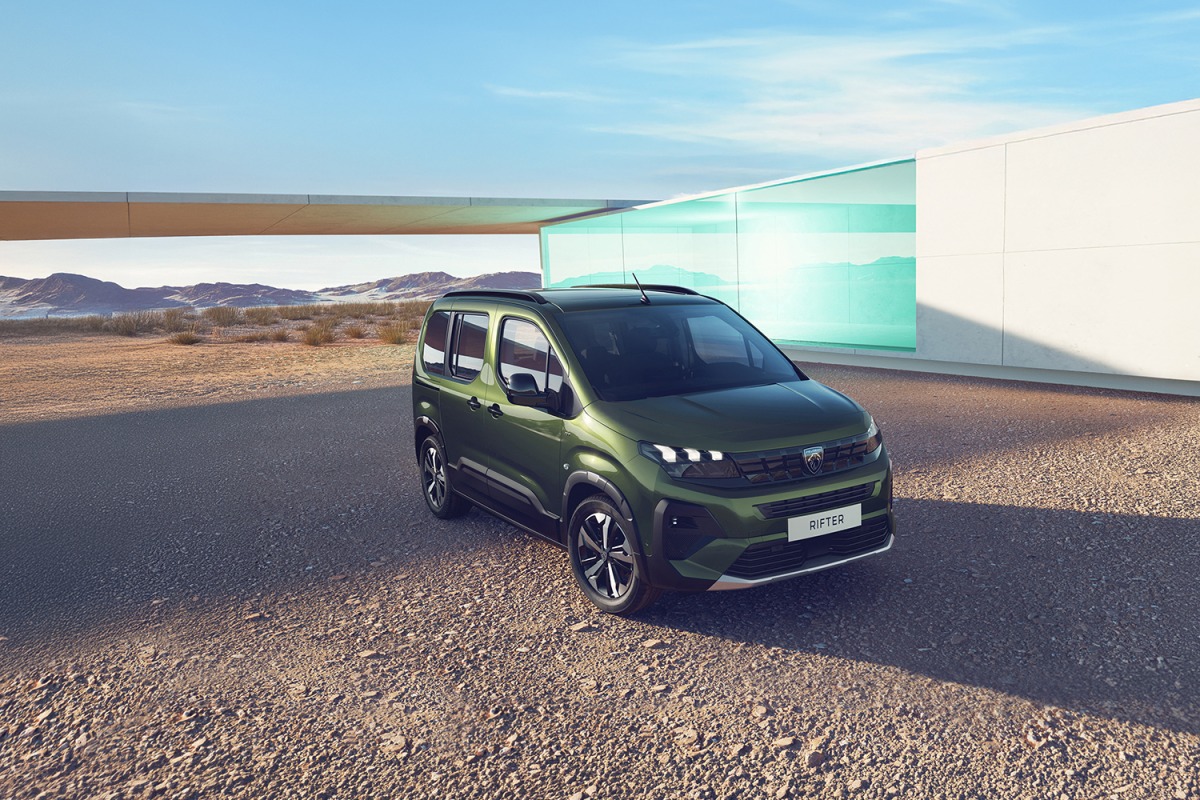 30台限定の特別仕様車『プジョー・リフターGTシエロ』。