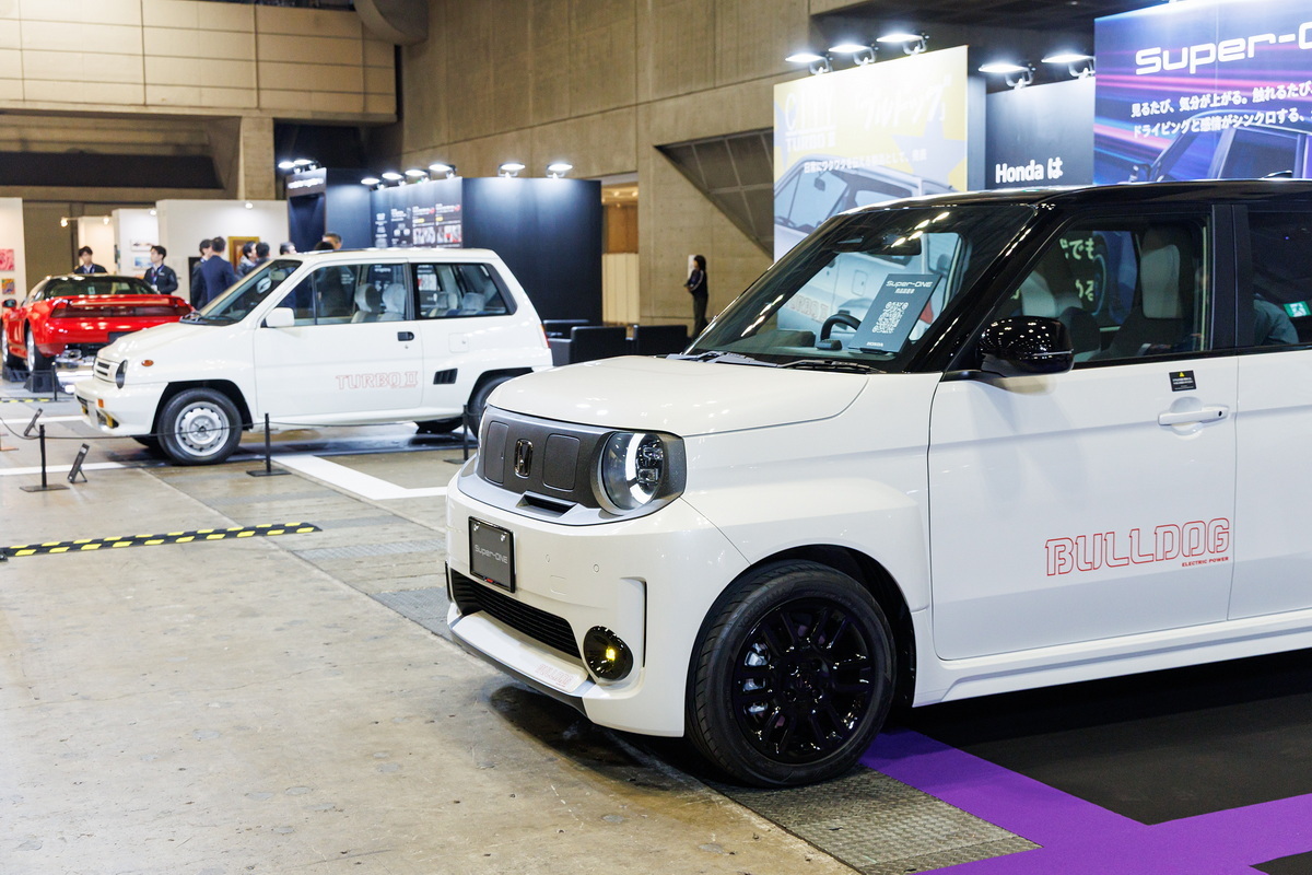 ホンダは新型小型EV、『スーパーワン』(プロトタイプ)を中心に展示。