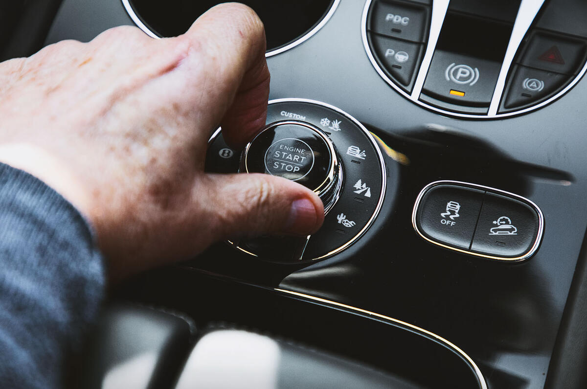 ベントレー・ベンテイガのインテリア