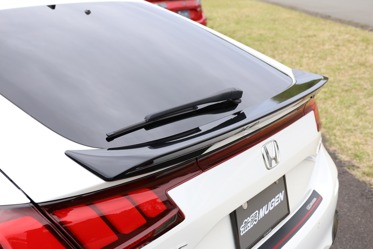 ハッチバックらしいスポーティな存在感を主張するアイテムを設定。