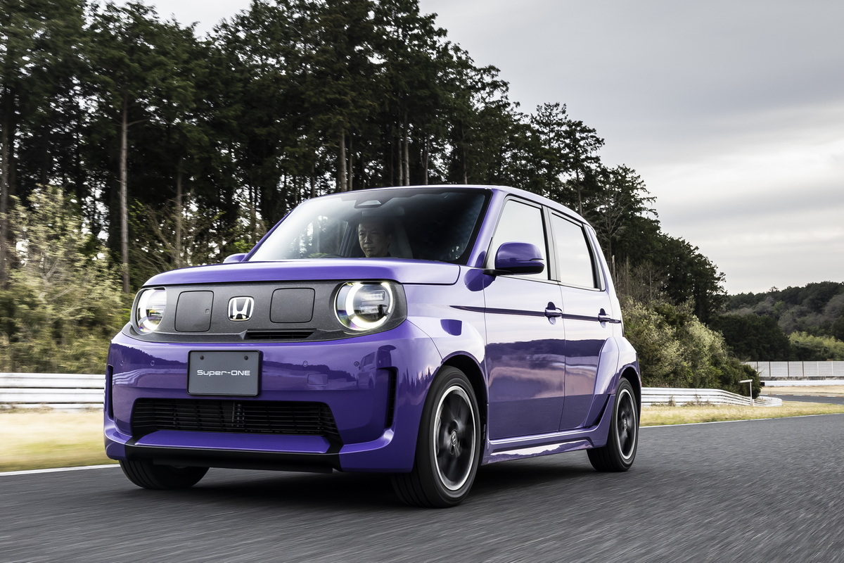 軽乗用車『N-ONE e:』をベースに開発された『スーパーワン』は、サイズ拡大で乗用車登録になる。