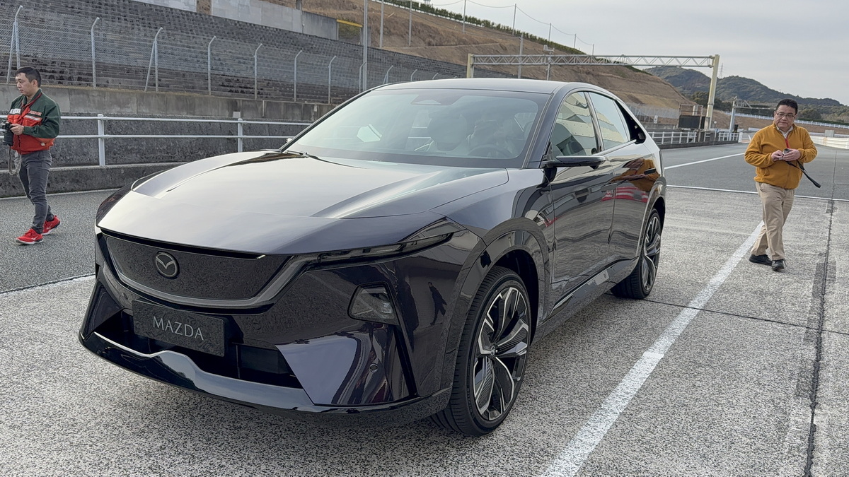 北米市場向けのCX-90、中国市場向けのEZ-60（写真）まで用意されていました。