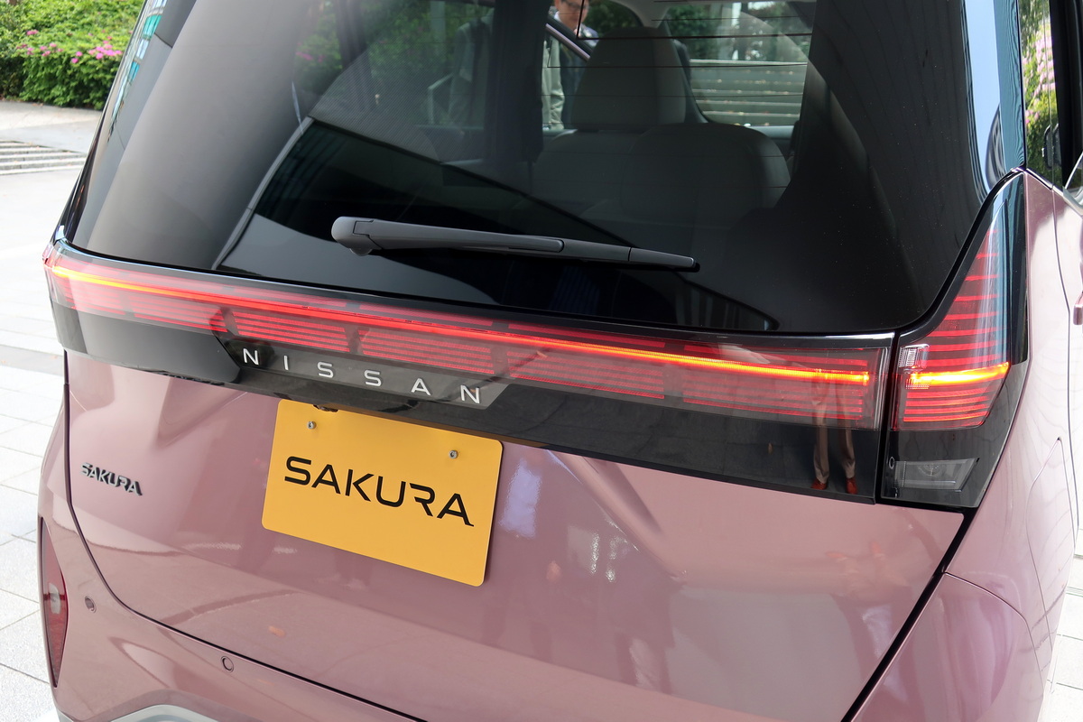 マイナーチェンジを受けたサクラ、価格は244万8600円〜299万8600円となる。