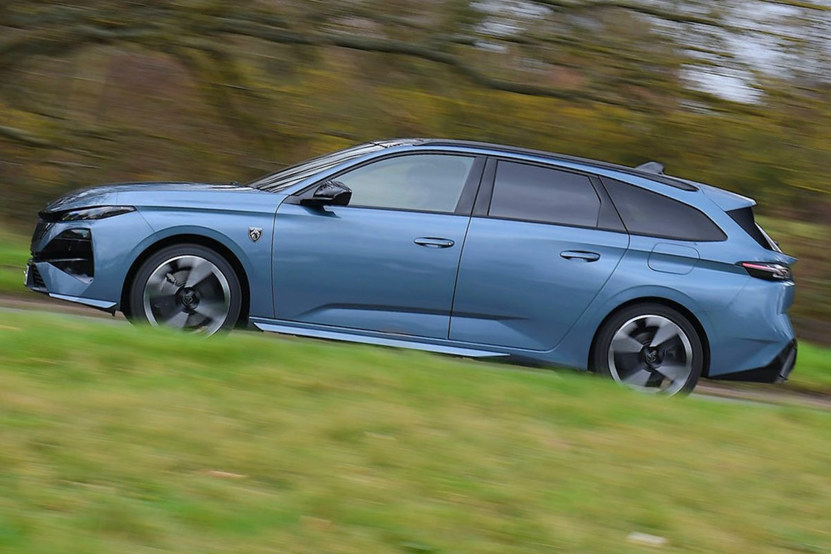 プジョー 308 SW 195 プラグインハイブリッドGT（英国仕様）