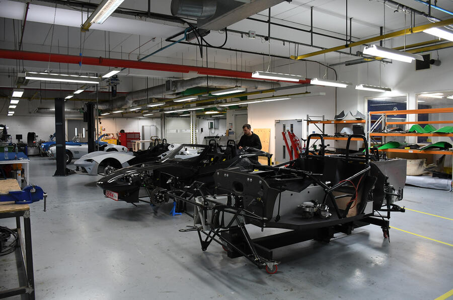 ACカーズの生産施設