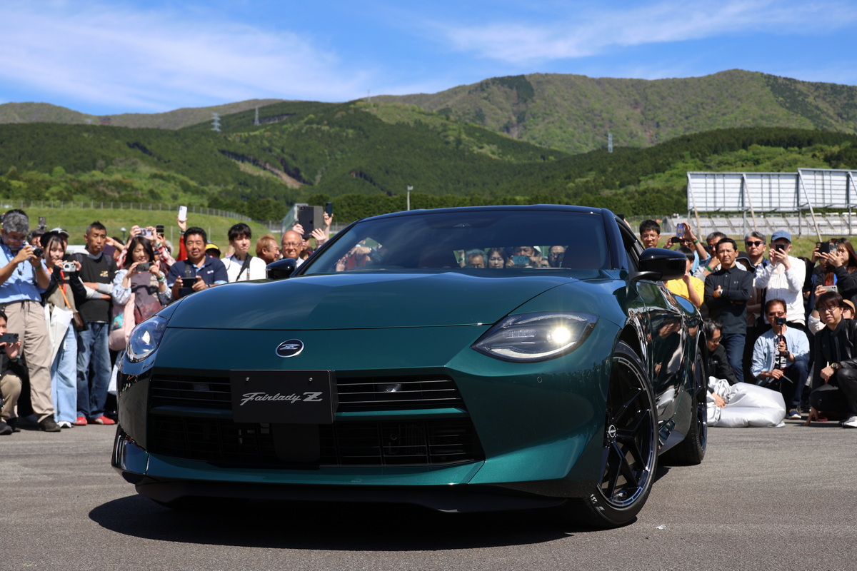 オールフェアレディZミーティング2026で、マイナーチェンジモデルの実車を初公開。