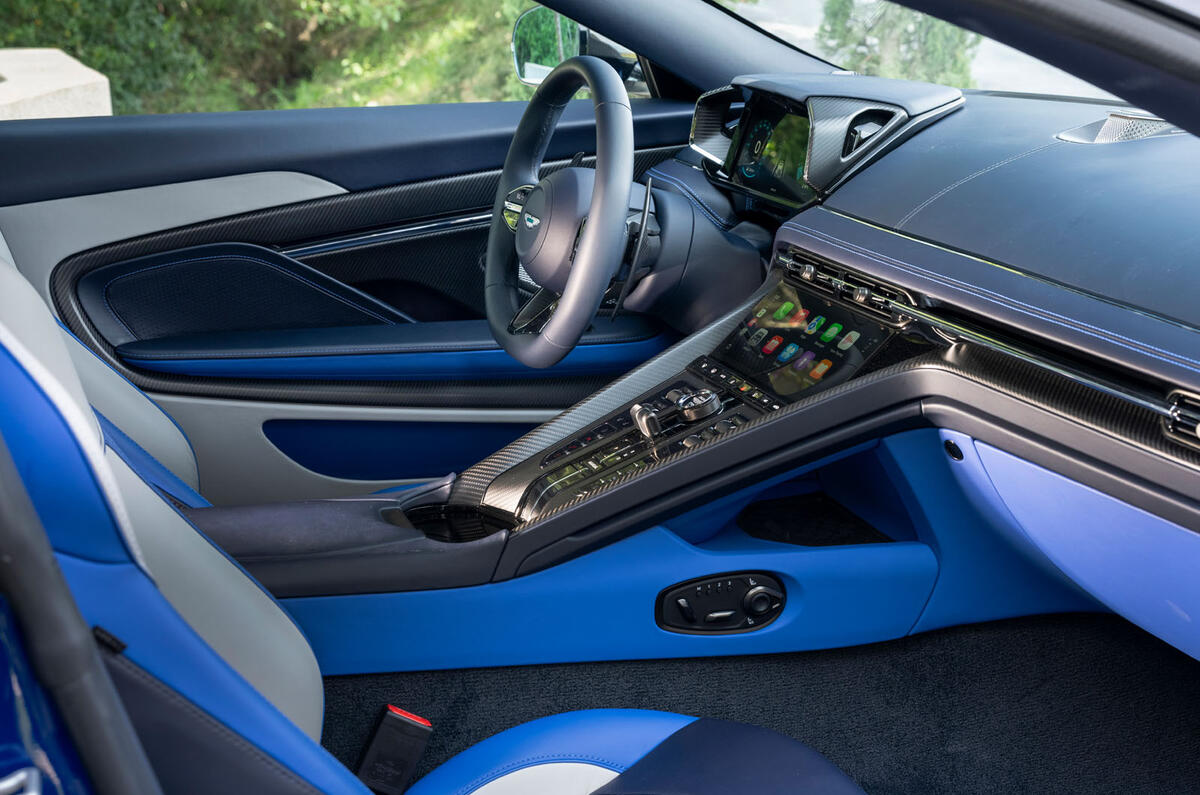 アストンマーティン DB12 S クーペ（欧州仕様）