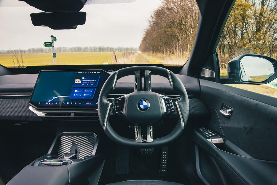 BMW iX3のインテリア