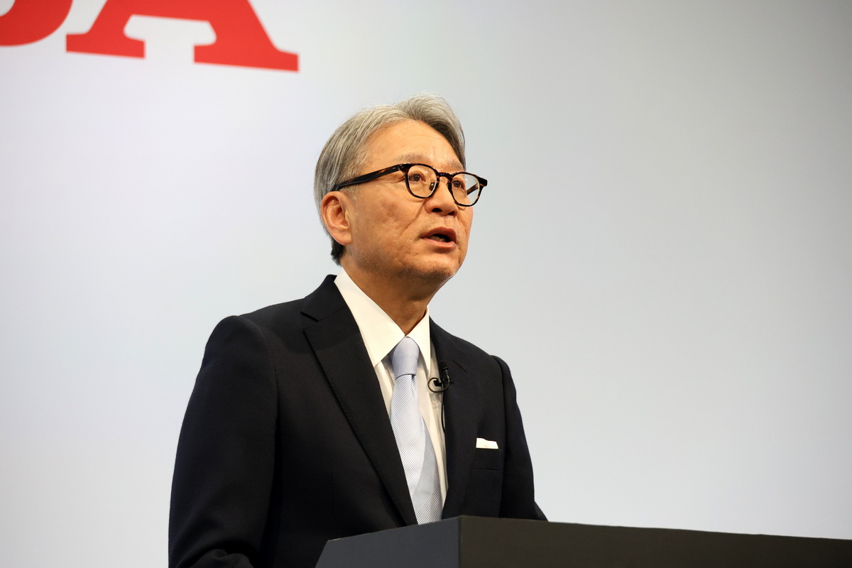 三部敏宏社長は質疑応答の中で、『2040年、グローバルで新車100％EVおよびFCEV』という目標を事実上撤回した。