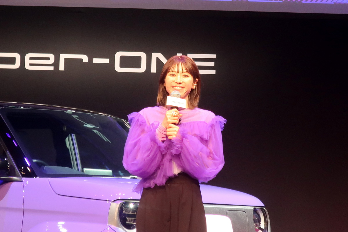発表会に登壇した、タレントの若槻千夏さん。