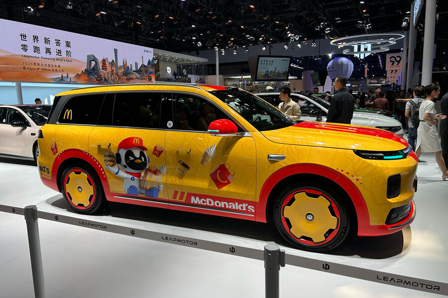 マクドナルドとコラボしたリープモーターの展示車両