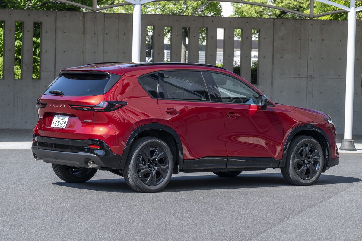 価格は『S』（FF）の330万円から『L』（4WD）の430万6500円。月間販売計画台数は2000台だ。