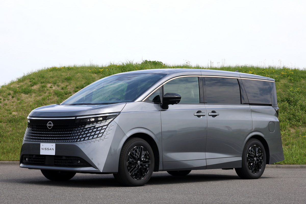 今夏、LLクラスミニバン『日産エルグランド』が、16年ぶりに4代目へフルモデルチェンジ。