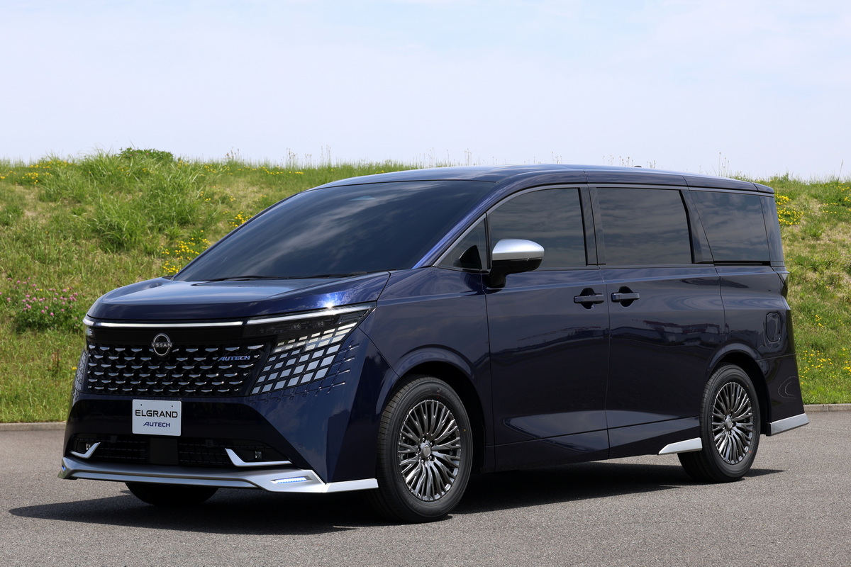 新型『日産エルグランド』をベースにした『オーテック』バージョンのデザインを公開。