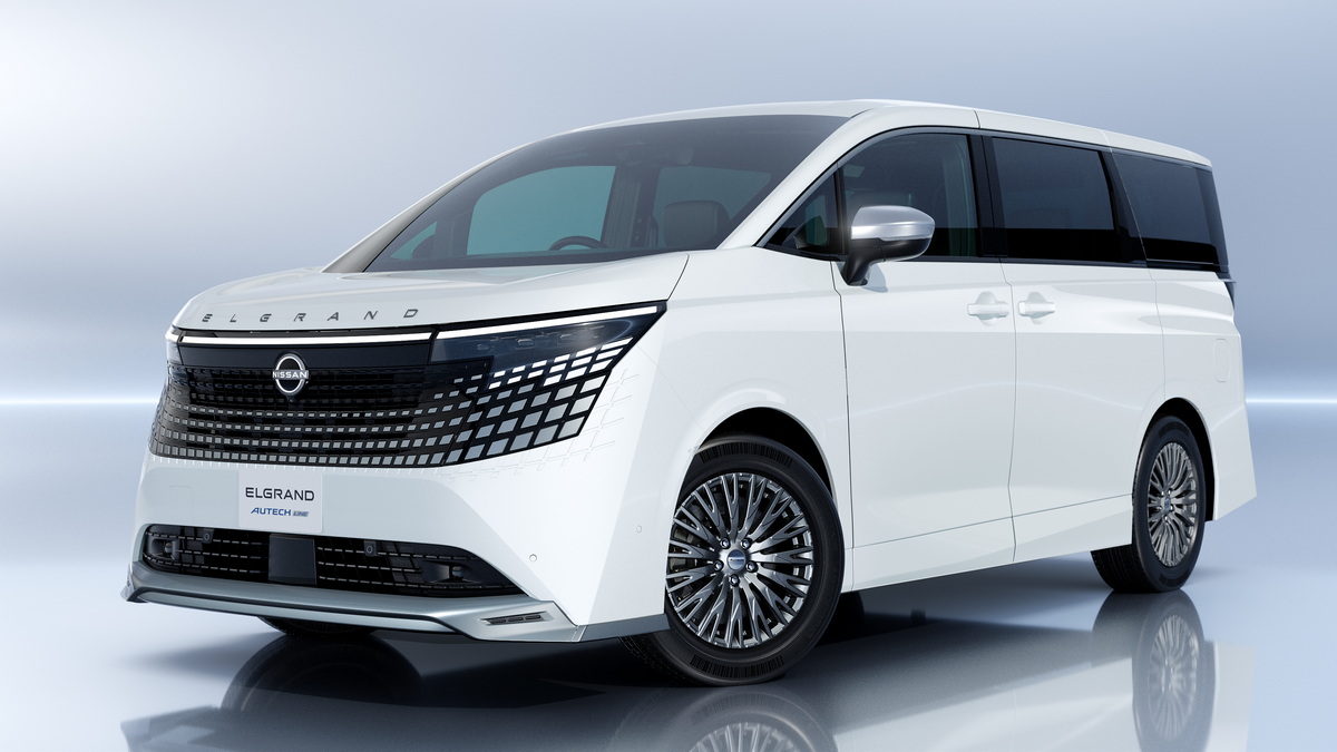 新型エルグランドをベースにした特装車『オーテック・ライン』。
