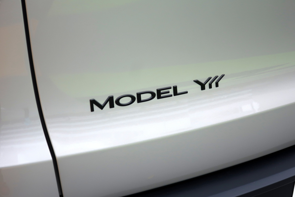 テスラ・モデルYLの価格は749万円となる。