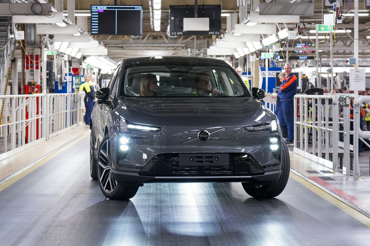 新型EV『ボルボEX60』。日本は年内に導入されるはずだ。