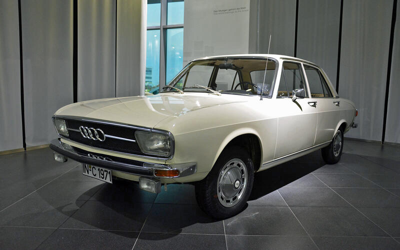 アウディ100（1968年）＊写真は1969年モデル