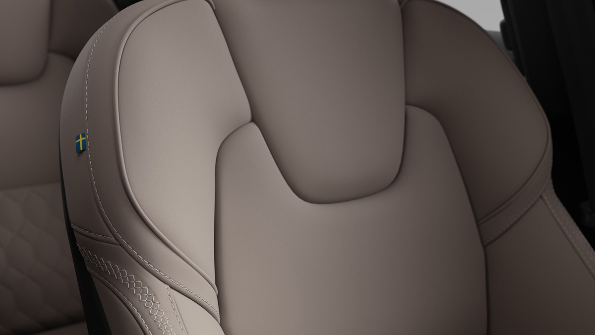 ボルボXC60プラスB5 AWDセレクション