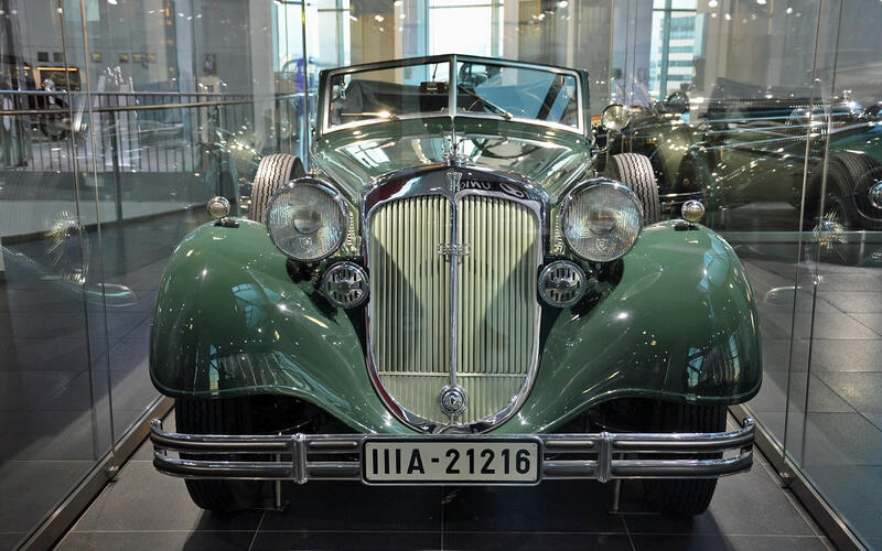 ホルヒ853スポーツ・カブリオレ（1935年）＊写真は1937年モデル