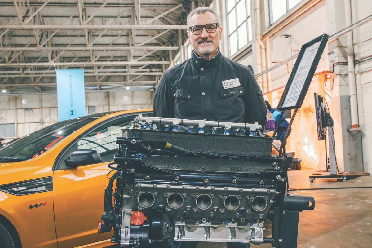 ジョン・ヒルトン氏と、彼が関わったV10エンジン