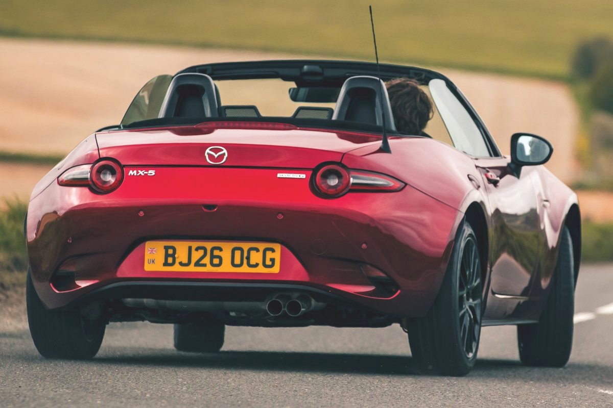 マツダMX-5(ロードスター) 2.0スカイアクティブG 184ホムラ(英国仕様)