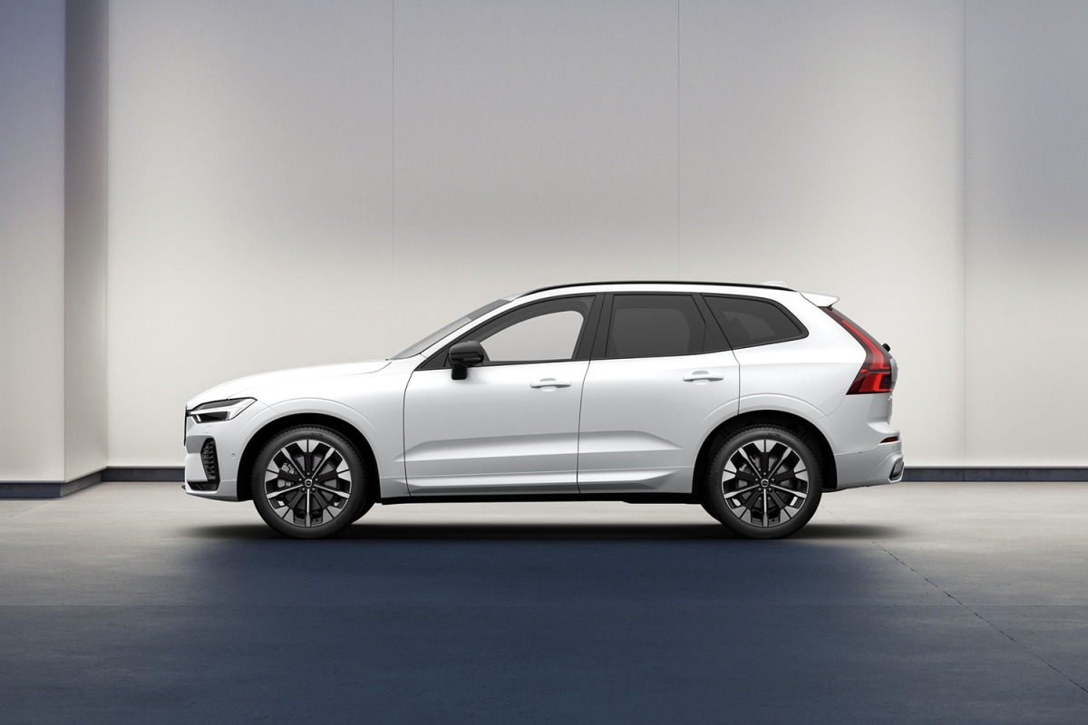 ボルボXC60ウルトラB5 AWD ダークエディション