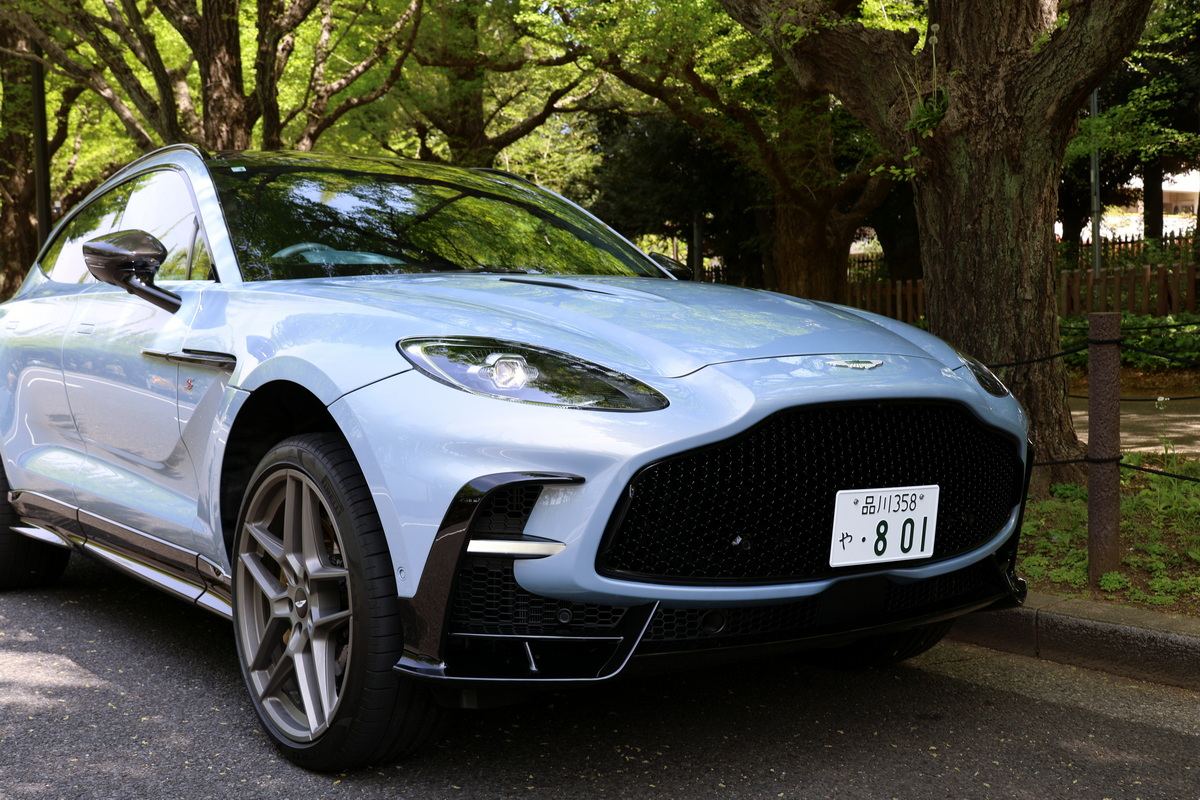 アストン マーティン史上初のSUV『DBX』に追加されたSモデル。