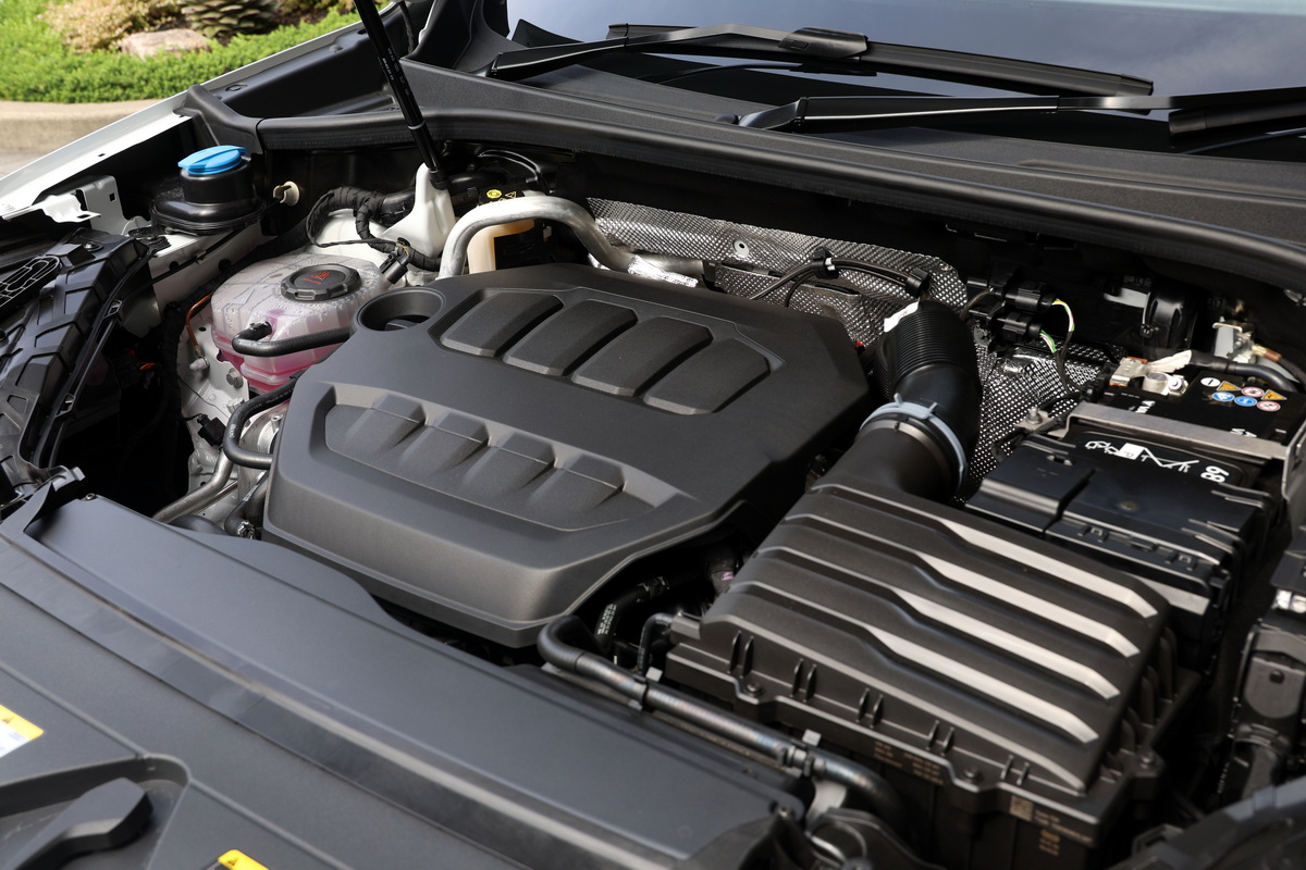 1984ccの直列4気筒ガソリンターボエンジンは、204ps、320Nmというスペック。