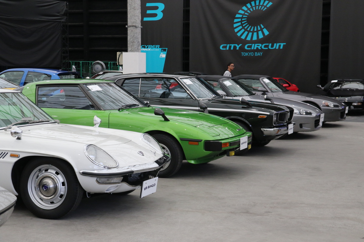 マツダ・コスモスポーツ、初期型RX-7など、国産旧車も魅力的な顔ぶれ。