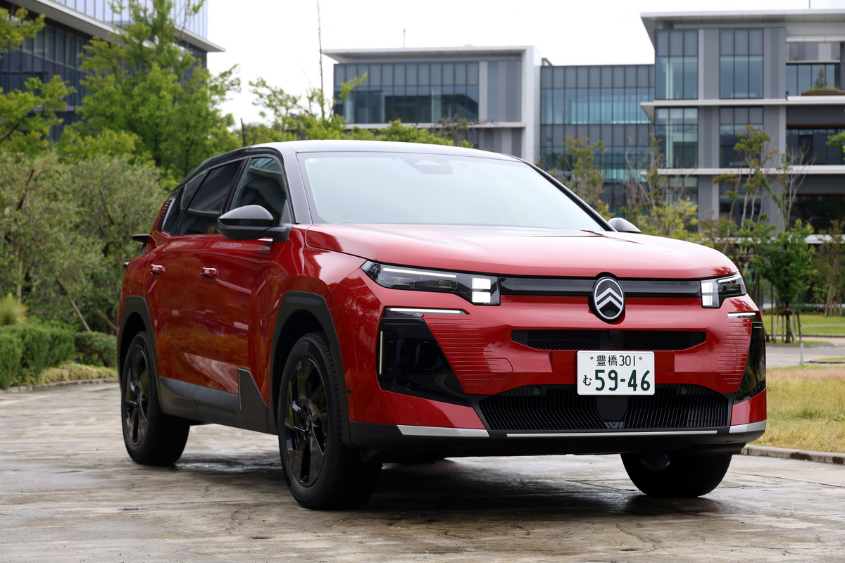 第二世代に進化した『シトロエンC5エアクロス』。取材車は『マックス』。