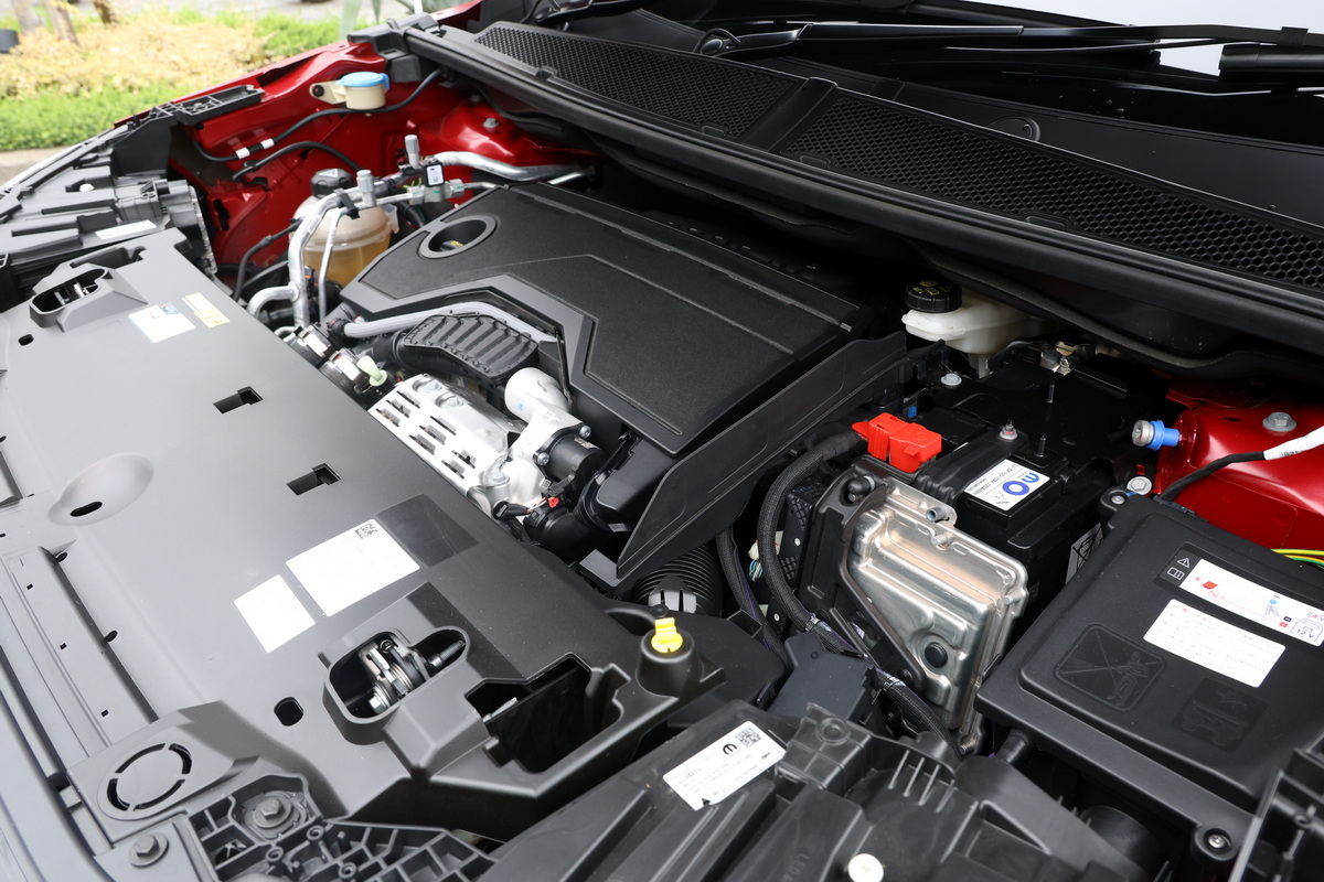 パワーユニットは1.2L直列3気筒ターボのマイルドハイブリッドを搭載。