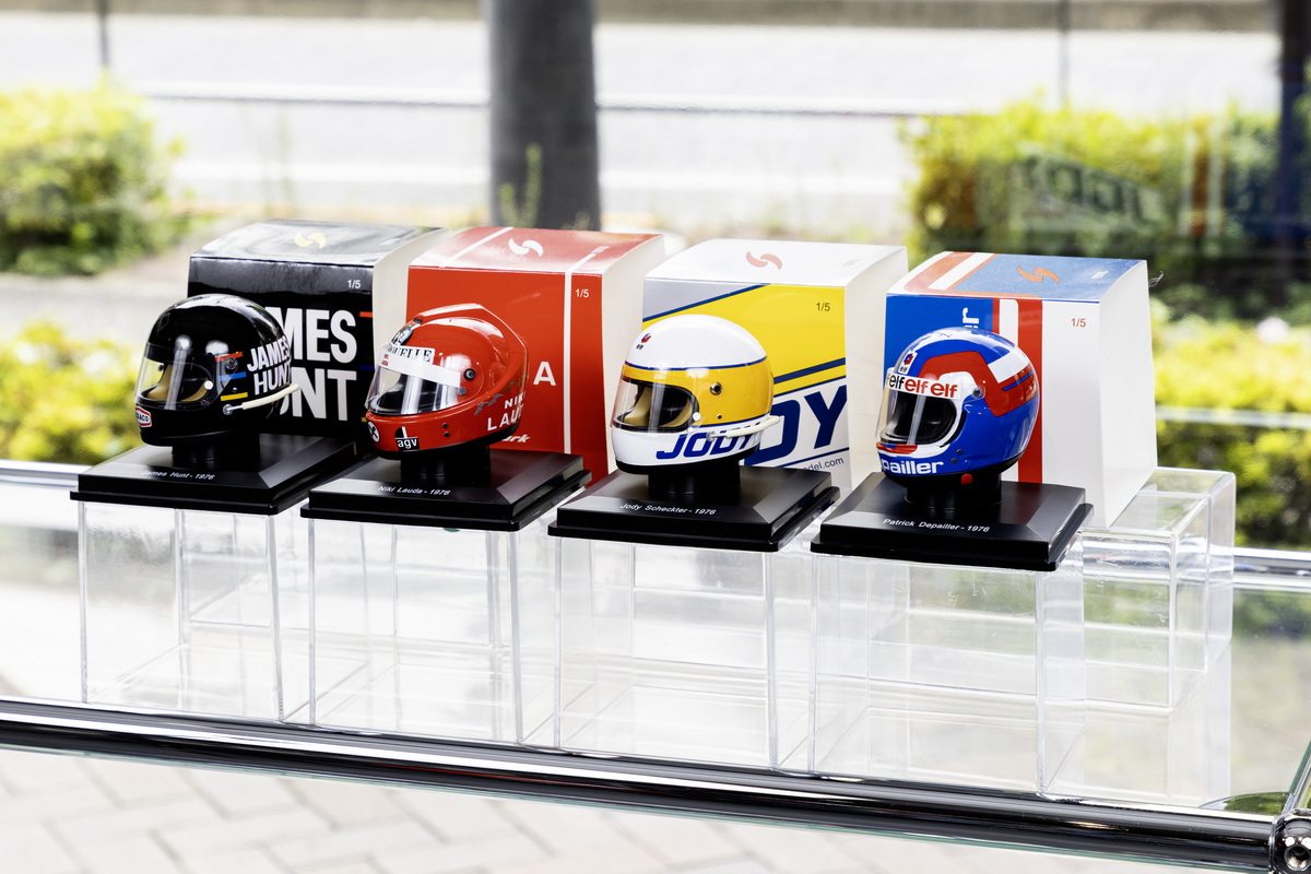 1/5スケールのヘルメットも発売されました。左からハント、ラウダ、シェクター、デパイエ各選手。