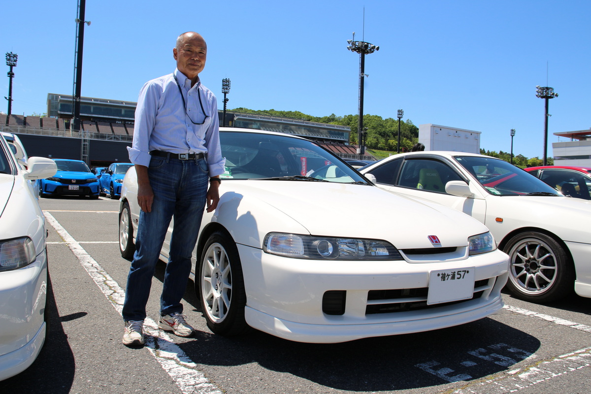 DC2型ホンダ・インテグラ・タイプRに乗る藤平浩幸さん（ナンバーは画像を加工しています）。