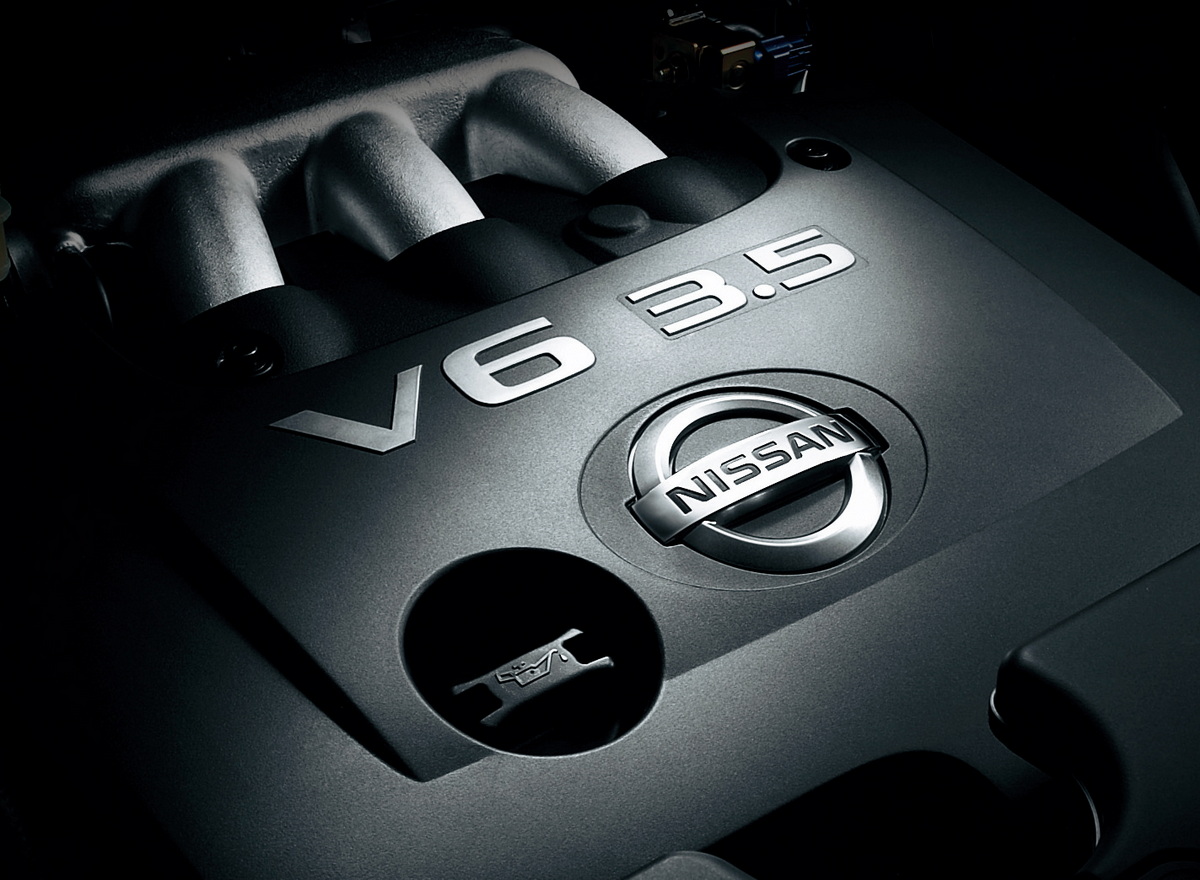 パワートレインは3.5LのV6と、日本仕様に2.5L直4が用意された。