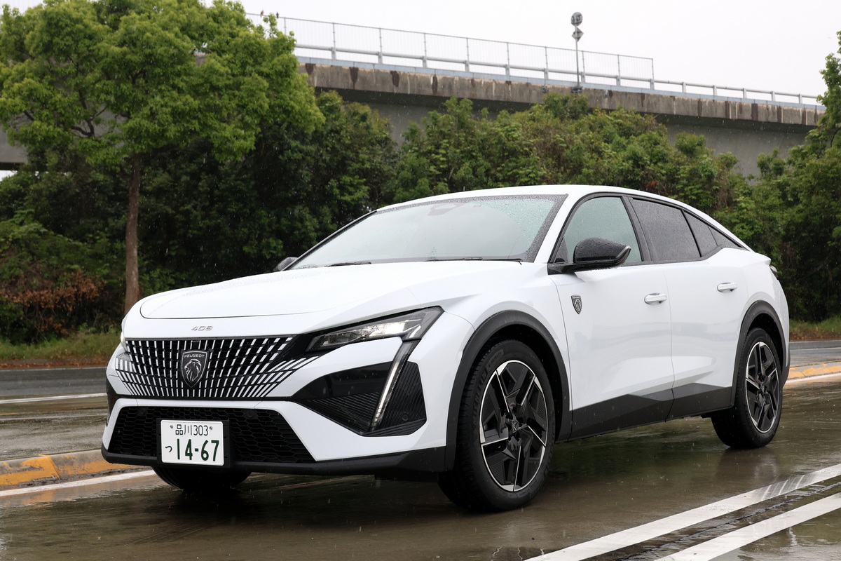 編集部で短期集中レポート中の、『プジョー408GTハイブリッド』。