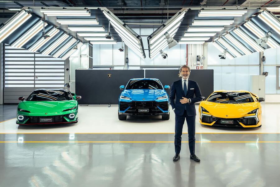 ラインナップを前にしたステファン・ヴィンケルマン氏