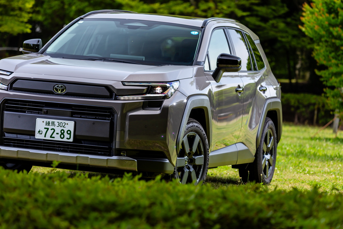 昨年5月にワールドプレミアされ、12月に日本仕様を発表された6代目となる新型トヨタRAV4。